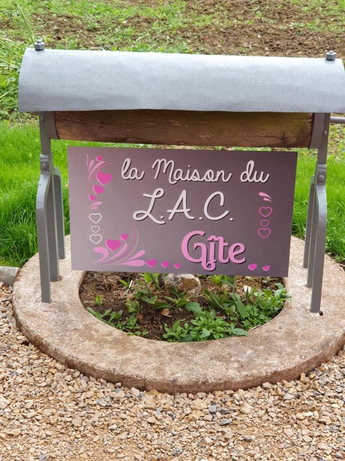 Gite De La Maison Du L.A.C Simard Exterior foto